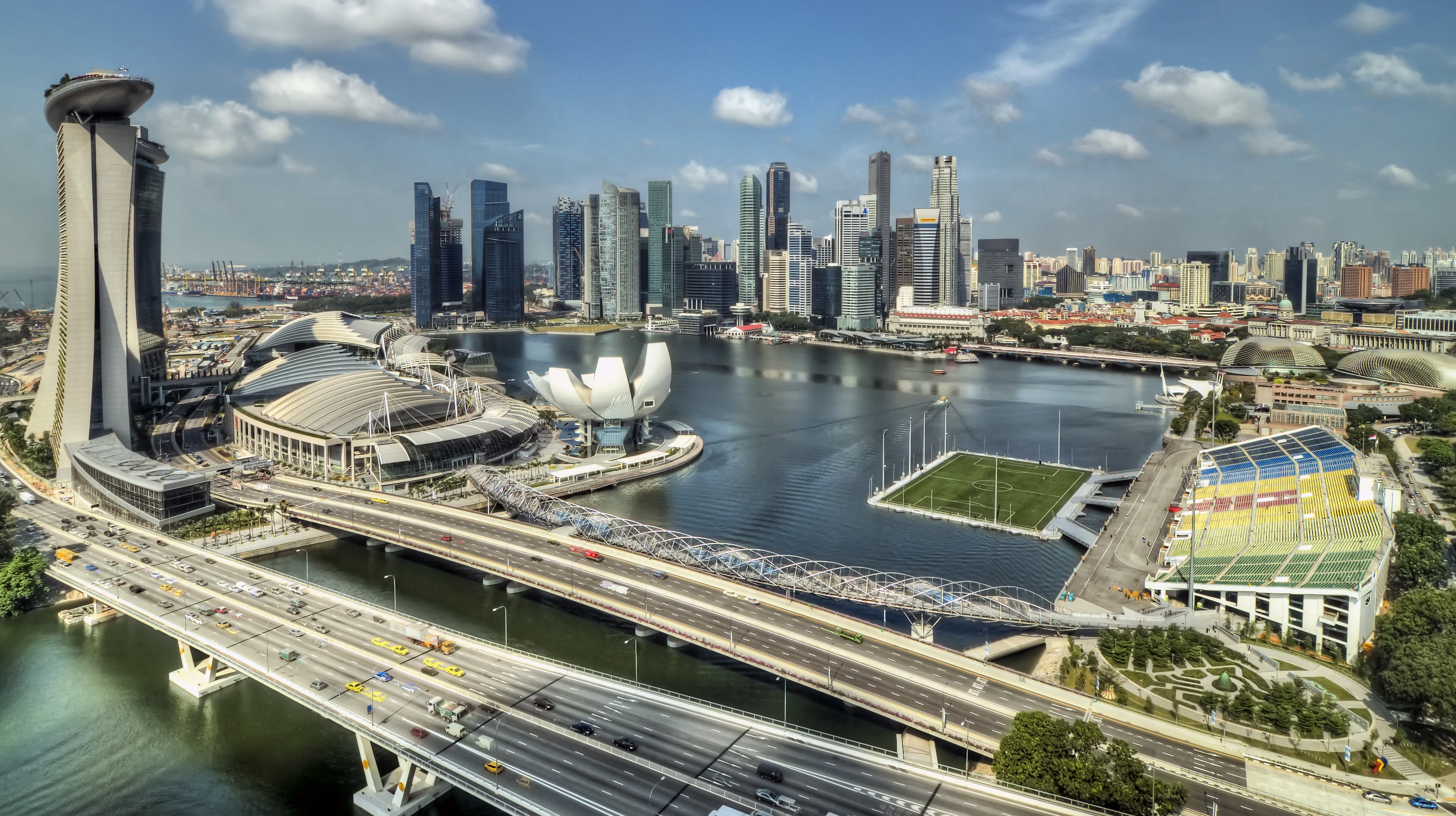 Молодые современные города. Набережной Marina Bay. Сингапур Азия.
